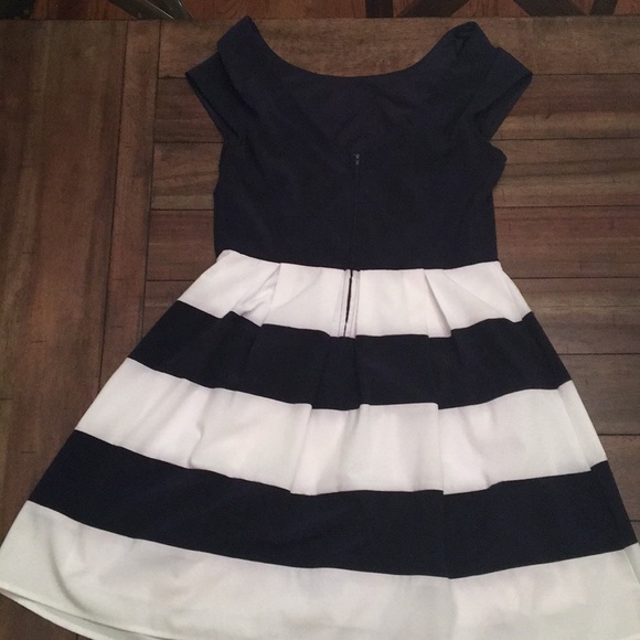 Navy/ white B. Darlin dress - Picture 3 of 3